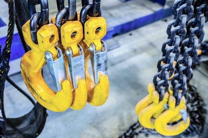 Industrial Lifting Equipment Guide: Material Handling Systems & Heavy-Duty Applications