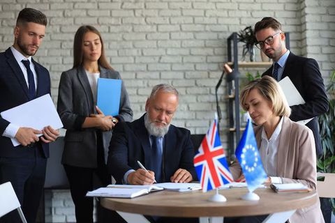 Work in the United Kingdom: Jobs, Work Visas & Employment Opportunities for International Workers
